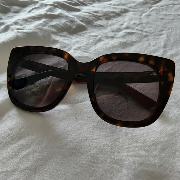 GUCCI Sunglasses Cat Eye gg0164s w/ case - Picture 4 of 7